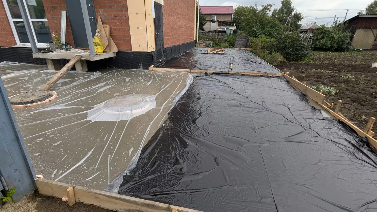 Устройство фундамента и бетонной отмостки вокруг дома — фото 3